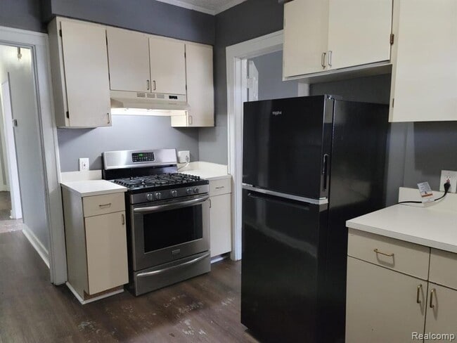 Photo - 22641 Van Dyke Ave