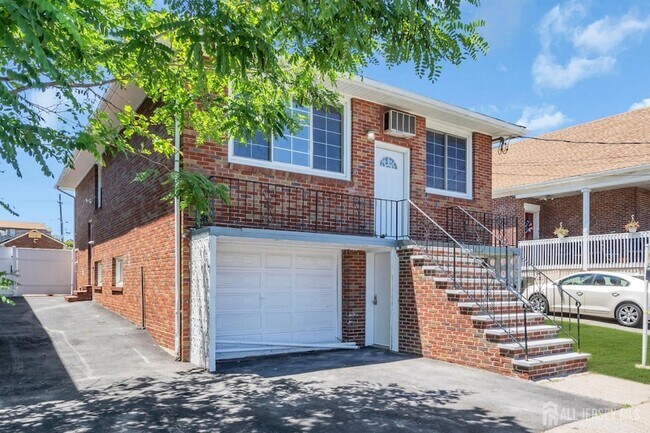 Photo - 287 Smith St