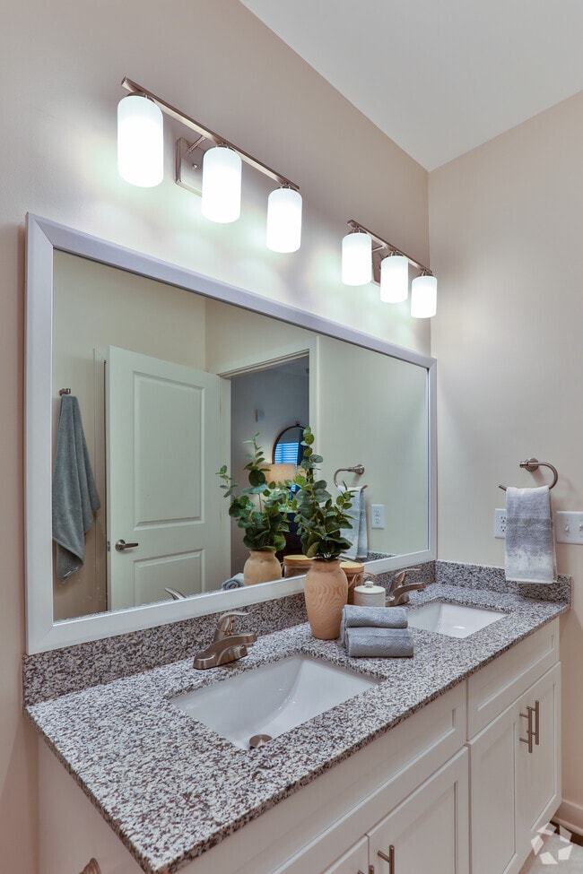 2BR, 2BA - Tribute Verdae