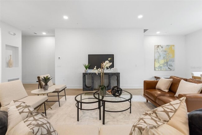 Photo - 266 Park Lake St