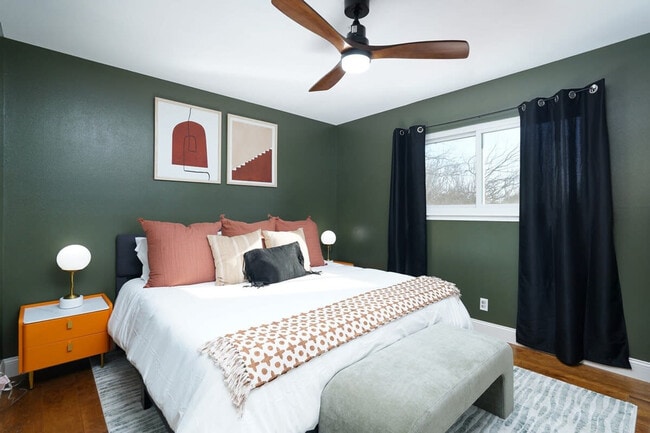 Building Photo - 10807 Mount Ida Dr Unit SI ID1023356P