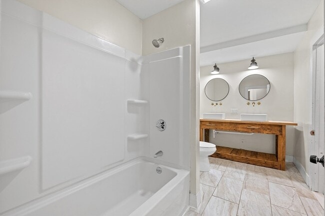 Photo - 656 Grove St