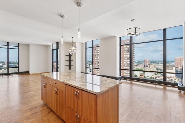 Building Photo - 201 S 11th St