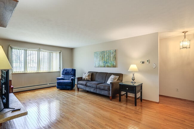 Building Photo - 15 Flower St Unit SI ID1603897P