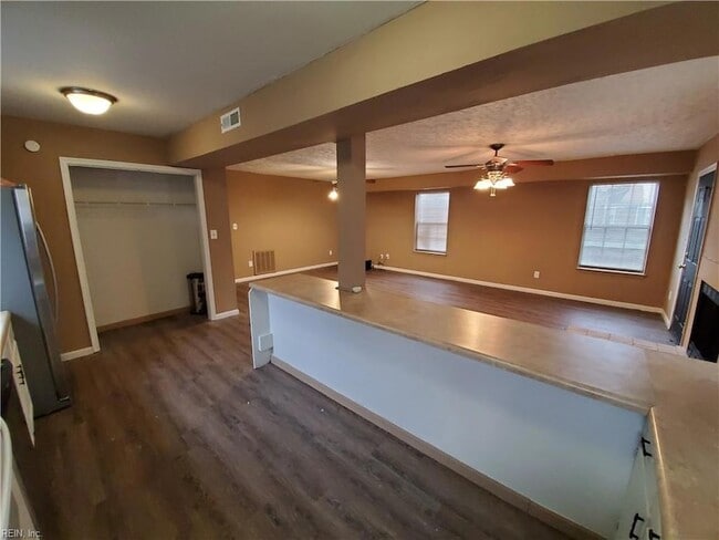 Photo - 1536 W 40th St