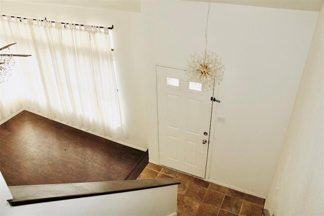 Photo - 105 Summit Ridge Dr N