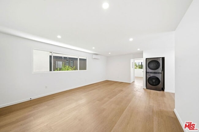 Photo - 333 6th Ave
