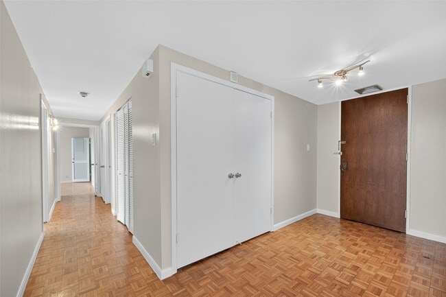 Photo - 5001 Woodway Dr Unit 1804