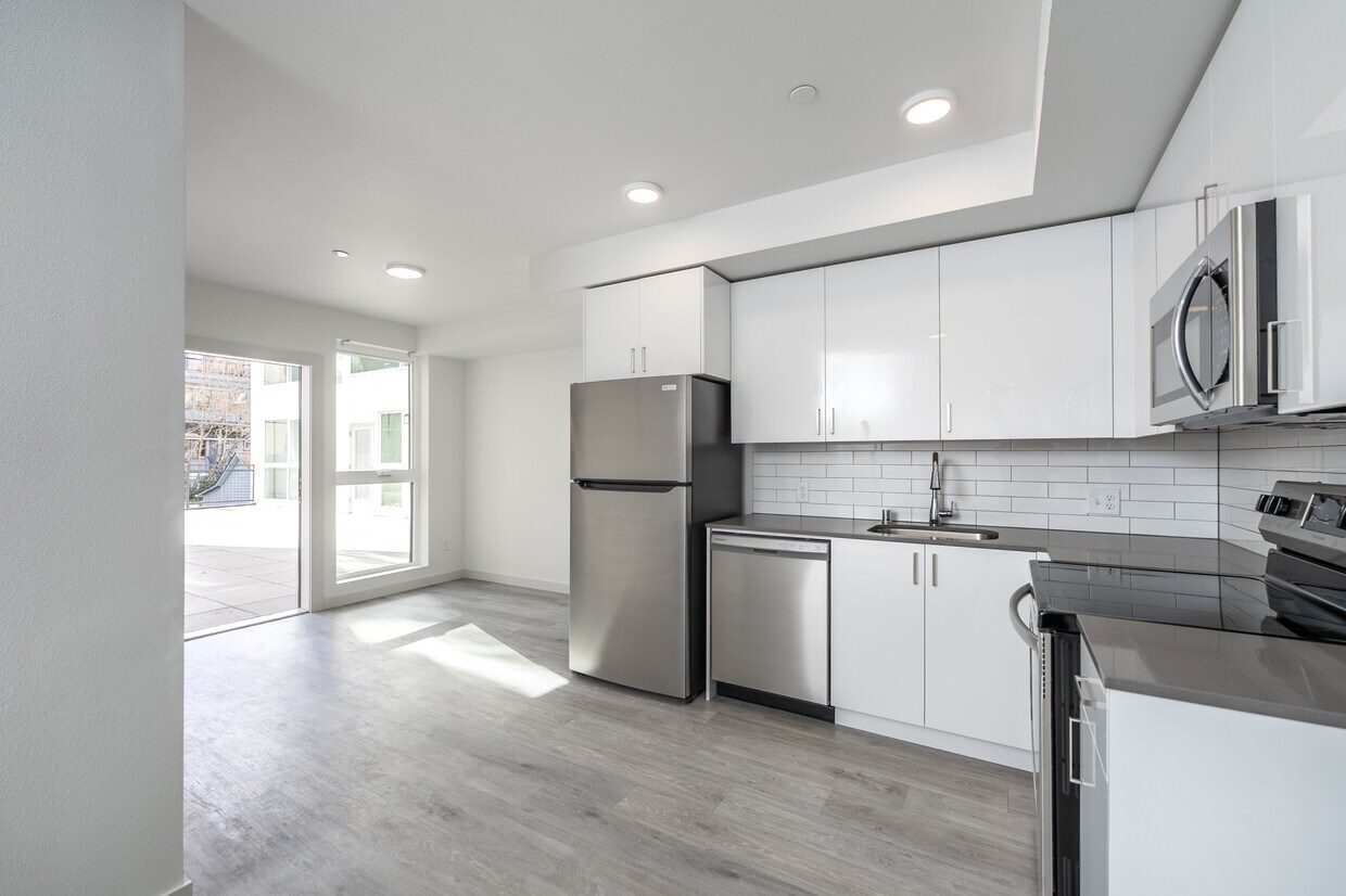 Studio Luxury Kitchen/Patio - Studio Luxury w/Patio