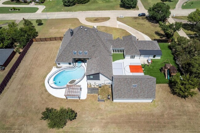 Photo - 209 Carriage Hill Ln