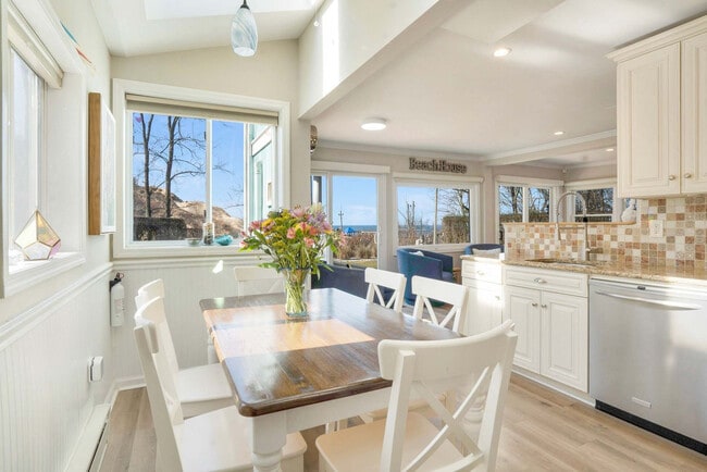 Photo - 2 Clifton Ave Unit ID1429739P