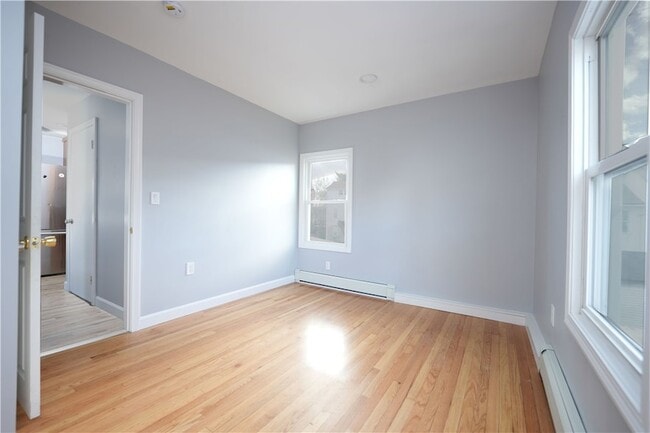 Photo - 74 Hawes St