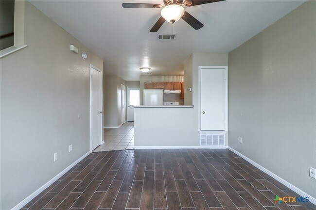 Photo - 807 Leifester Cir Unit B