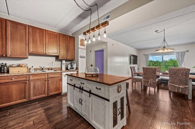 Photo - 125 Lakeview Dr Unit 403