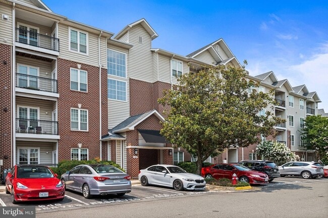 Building Photo - 1580 Spring Gate Dr. Unit 4304