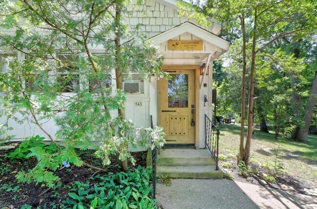 Photo - 543 Oakwood Trail