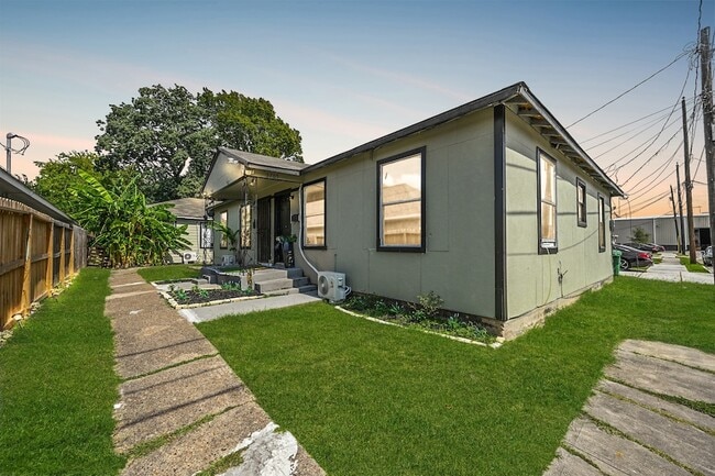 Photo - 3705 Bremond St