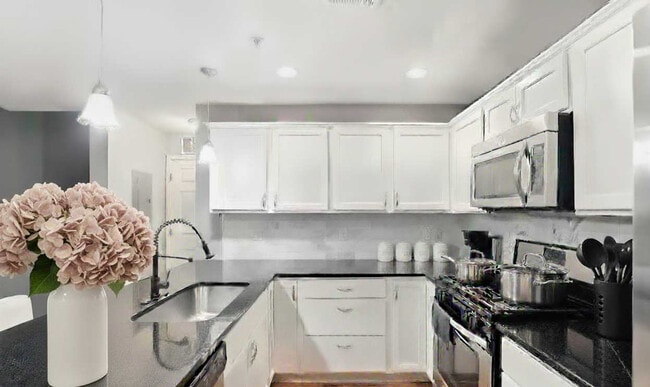 Photo - 2424 Lyndale Ave S Unit SI ID1310908P