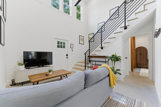 Photo - 81 Clay St SE Unit SI ID1609603P