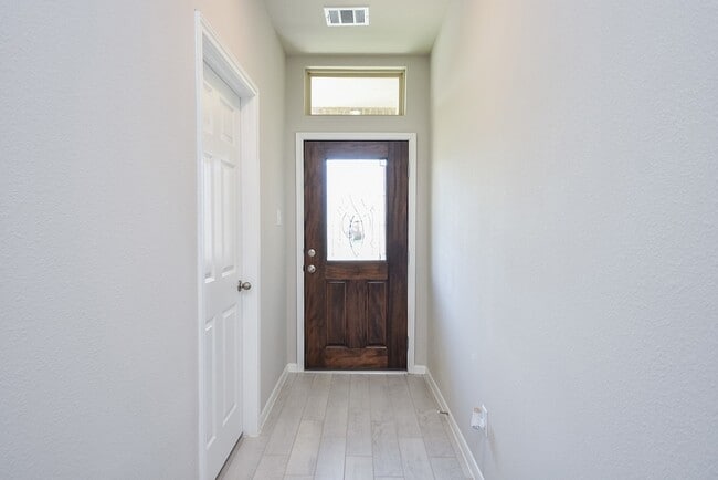 Photo - 1428 Sundown Gln Ln