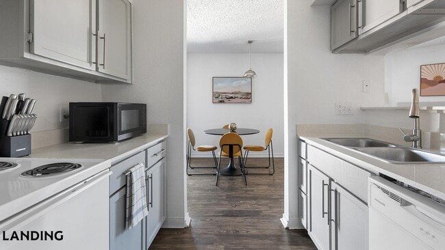 Photo - 1071 Clayton Ln Unit M0118