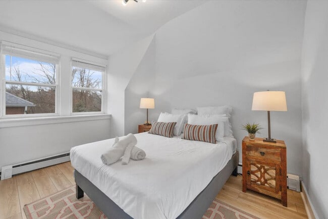 Photo - 242 Mccormick Pl Unit ID1056105P