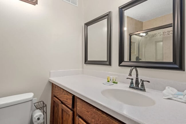 Photo - 8817 S Thomas Dr Unit ID1354907P