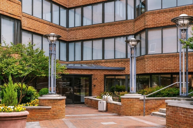 Building Photo - 1111 30th St NW Unit SI ID1562778P