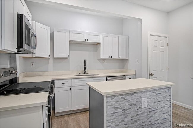 Photo - 671 Clairmount Ave