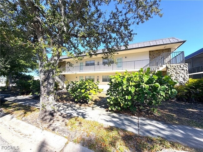 Building Photo - 1560 Colonial Blvd Unit 222