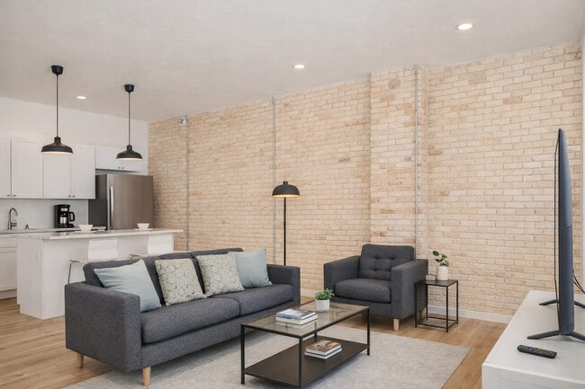 Building Photo - 125 W Wisconsin Ave Unit SI ID1318207P