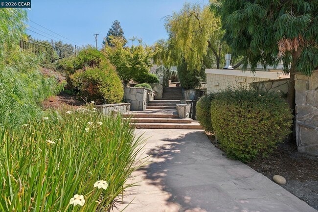 Photo - 660 La Casa Via