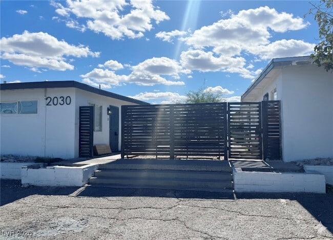 Building Photo - 2030 Sunrise Ave Unit 2