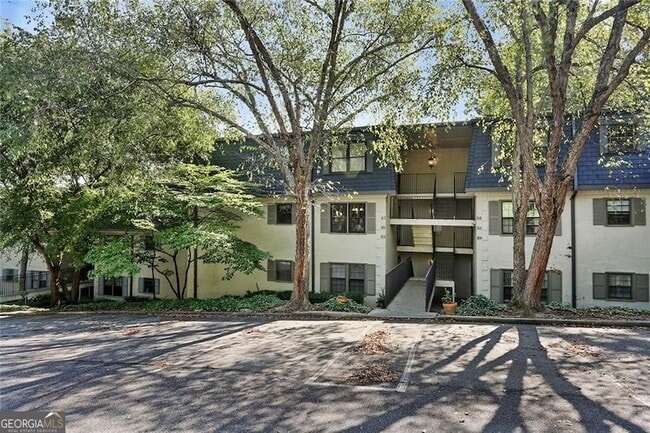 Photo - 82 Montre Square NW
