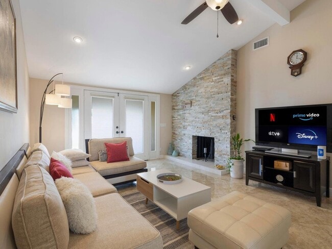 Photo - 832 Green St