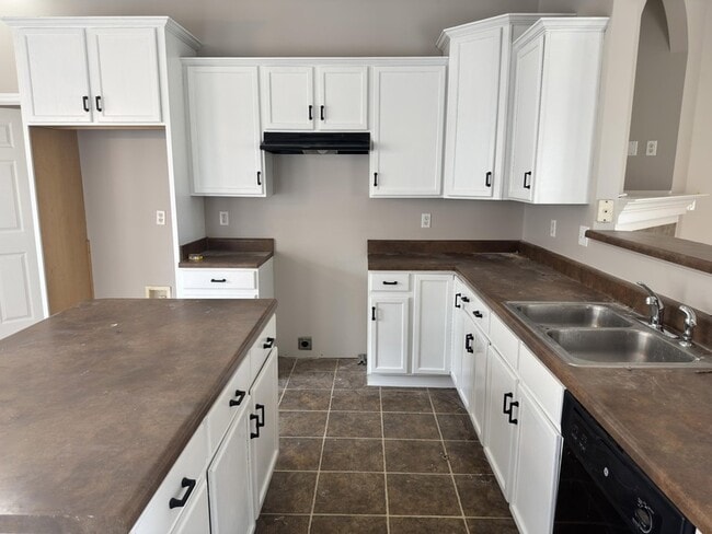 Photo - 1237 Travers Ln