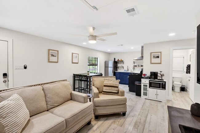 Building Photo - 203 Eleanor Ave Unit SI ID1541874P