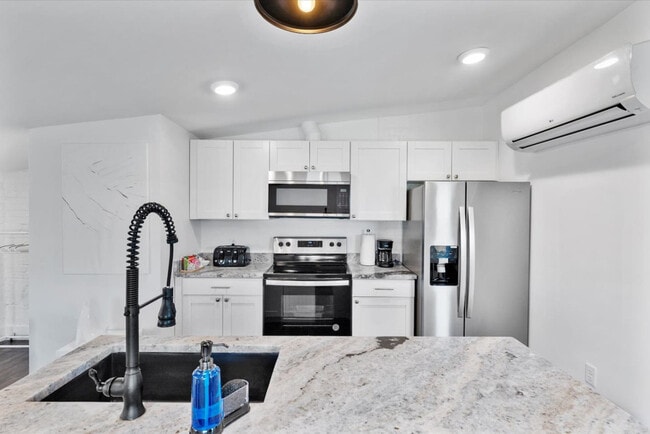 Photo - 18 W Elder St Unit SI ID1540381P