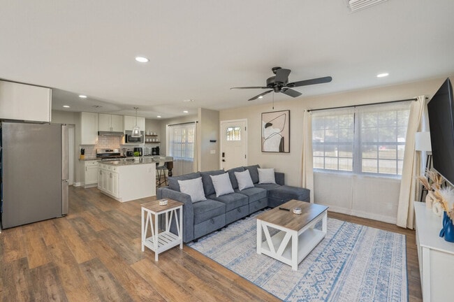 Photo - 130 N Lorraine Dr Unit ID1244296P