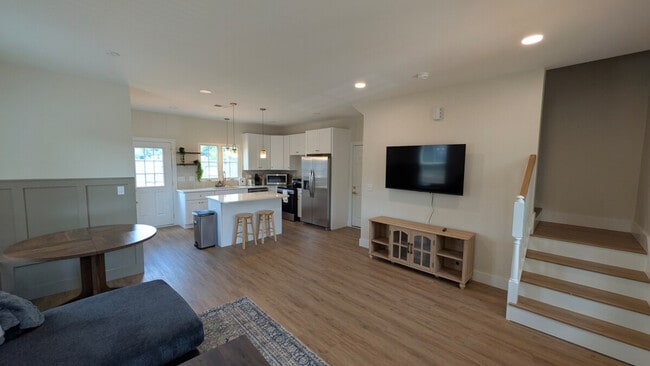 Building Photo - 314 Hillandale Rd Unit SI ID1579385P