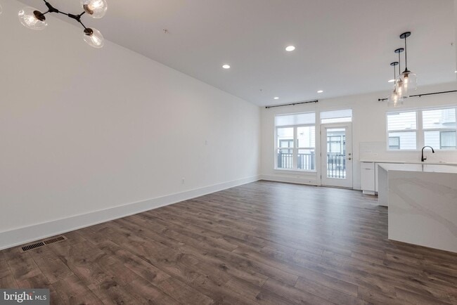 Photo - 11382 Emerald Park Rd