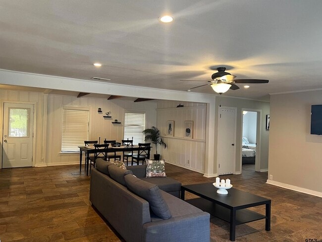 Photo - 1228 Carol Ln