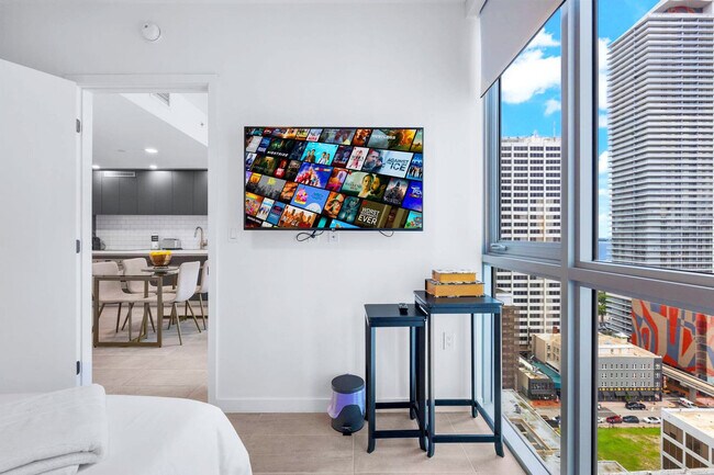 Building Photo - 227 NE 2nd St Unit FL20-ID1032216P