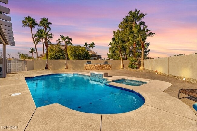 Photo - 264 Pointe Ranier Ave