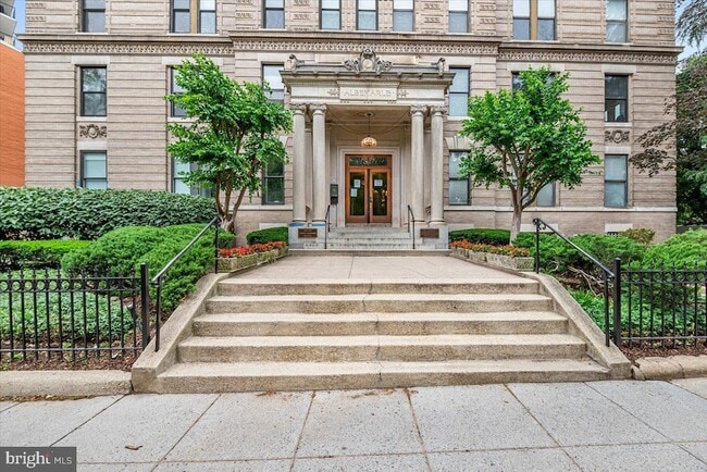 Building Photo - 1830 17th St NW Unit 103
