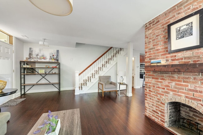 Photo - 107 E Clifton Ave Unit ID1234538P