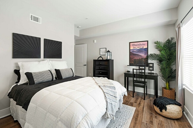 Building Photo - Pointe Grand Warner Robins