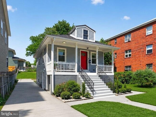 Building Photo - 6004 Clay St NE