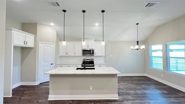 Photo - 606 Moseley Ln