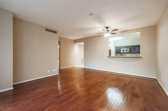 Photo - 15 Greenway Plz Unit 5C
